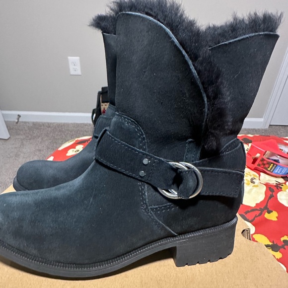 NIB UGG black boots 8.5 - Picture 3 of 11